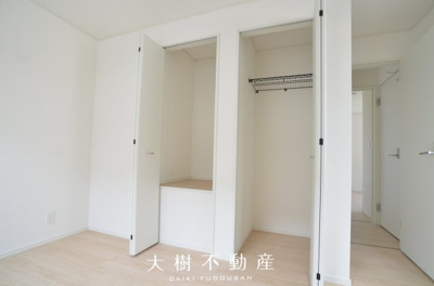 【洋室】 | 座間市相模が丘3丁目　新築戸建て　全3棟【仲介手数料無料】 | 2階　洋室1（6.5帖）クローゼット