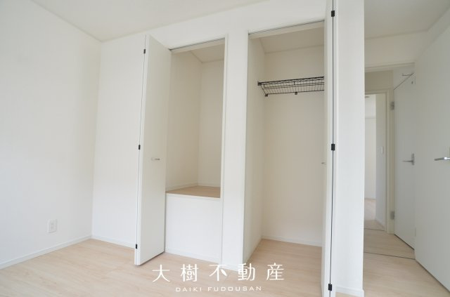 【洋室】 | 座間市相模が丘3丁目　新築戸建て　全3棟【仲介手数料無料】 | 2階　洋室1（6.5帖）クローゼット