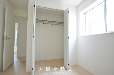 【洋室】 | 座間市相模が丘3丁目　新築戸建て　全3棟【仲介手数料無料】 | 2階　洋室2（5.0帖）クローゼット