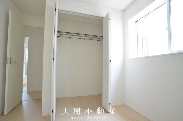 【洋室】 | 座間市相模が丘3丁目　新築戸建て　全3棟【仲介手数料無料】 | 2階　洋室2（5.0帖）クローゼット