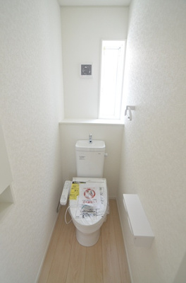 【トイレ】 | 座間市相模が丘3丁目　新築戸建て　全3棟【仲介手数料無料】 | ２階