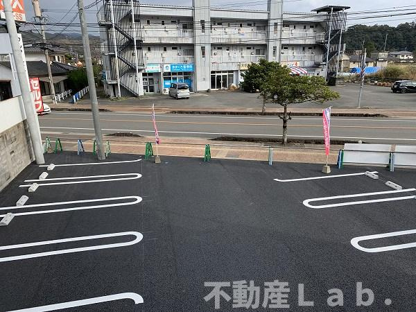 マンション　アノの駐車場