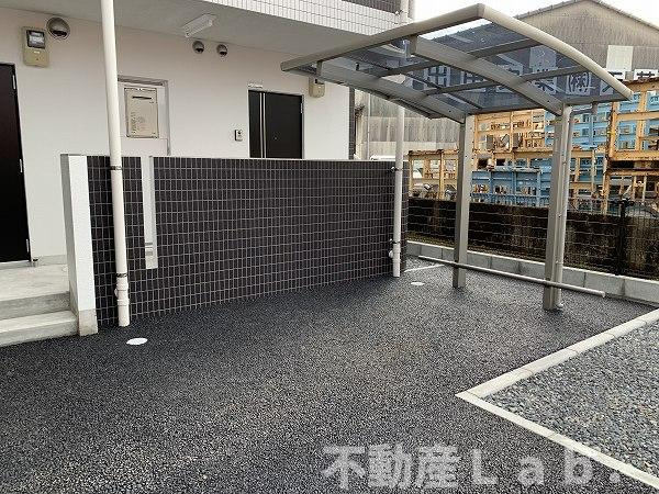 マンション　アノの駐車場
