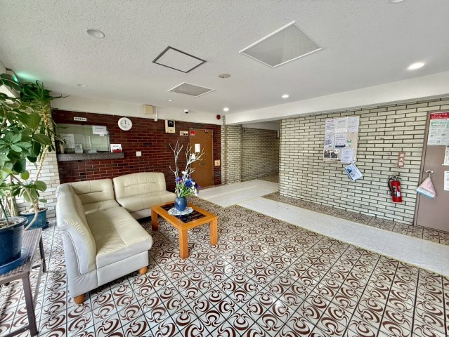 ハイツ上池台のロビー|2026.05.24撮影

現地ご見学希望・資料請求などお気軽にお問い合わせ下さい！
03-5990-5201