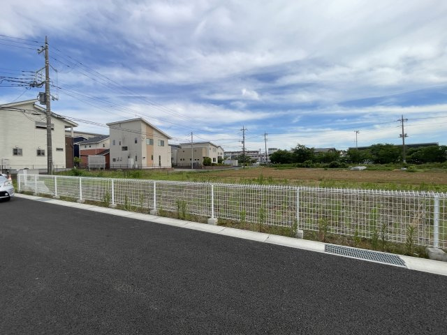 土浦市真鍋２丁目　建築条件付きの前面道路含む現地写真
