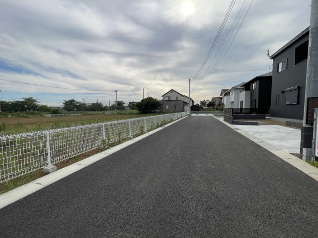 土浦市真鍋２丁目　建築条件付きの前面道路含む現地写真