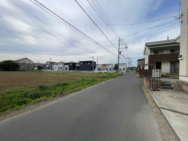 土浦市真鍋２丁目　建築条件付きの前面道路含む現地写真