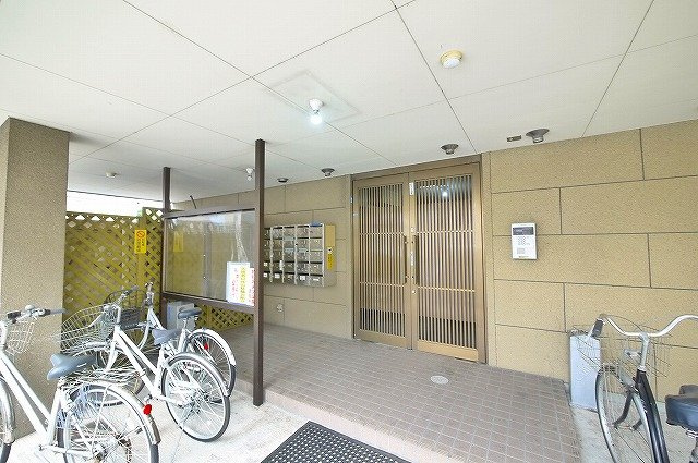 プレミール新大宮のエントランス