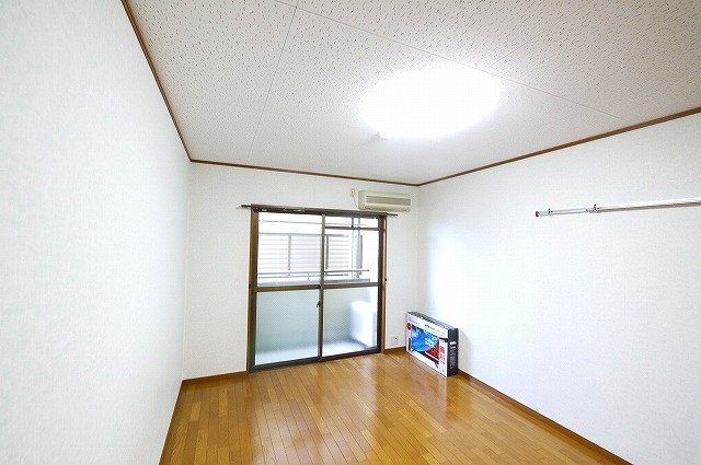 プレミール新大宮の洋室|スタンダードな洋室です