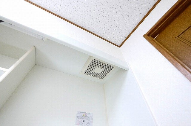 プレミール新大宮のキッチン|もちろん換気扇もございます