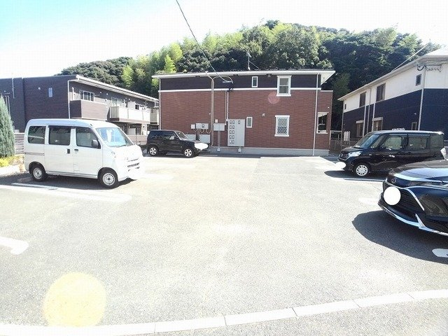 【駐車場】 | メゾンＡＳＡ | 駐車場に車を止められます
