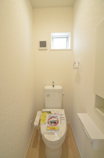 【トイレ】 | 座間市相模が丘3丁目　新築戸建て　全3棟【仲介手数料無料】 | １階