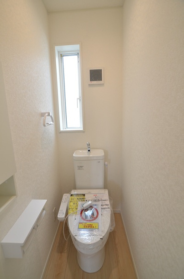 【トイレ】 | 座間市相模が丘3丁目　新築戸建て　全3棟【仲介手数料無料】 | ２階