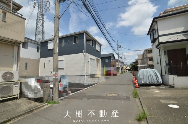 【前面道路含む現地写真】 | 座間市相模が丘3丁目　新築戸建て　全3棟【仲介手数料無料】