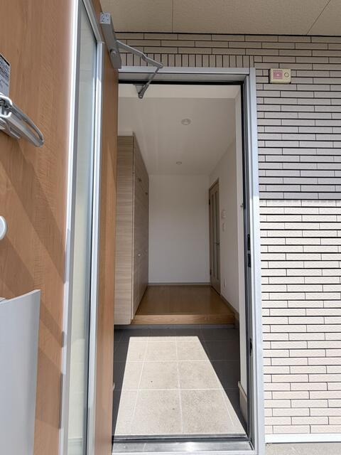 豊橋市牟呂町字百間の中古一戸建の玄関| 来る人を暖かく迎えて来れる玄関は 来客者が多い日も足場に困る事のない収納力です！
