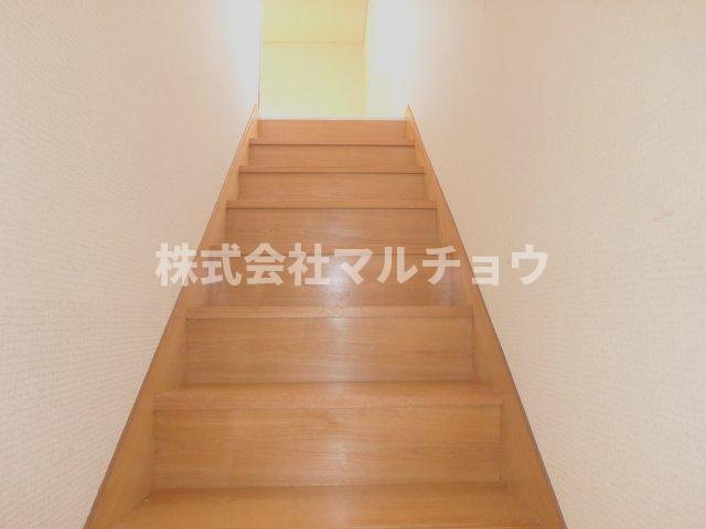南紀の台一戸建の内装|階段です
