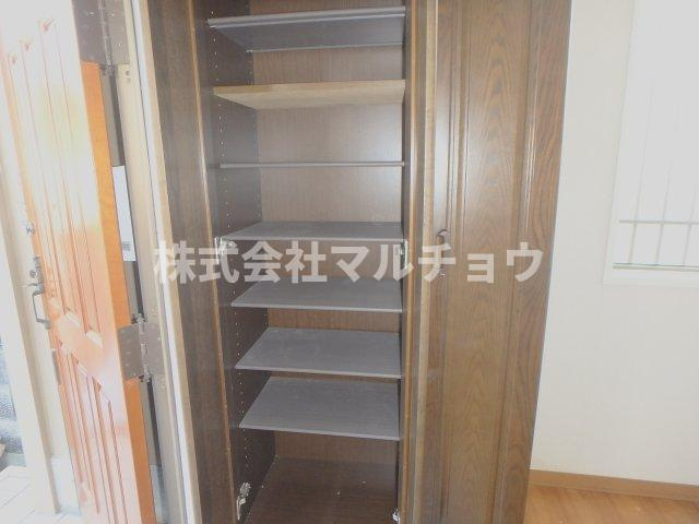 南紀の台一戸建の収納|玄関に靴をたくさん収納できます
