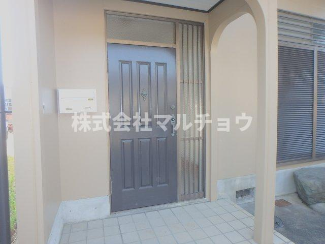南紀の台一戸建の玄関|明るい玄関です