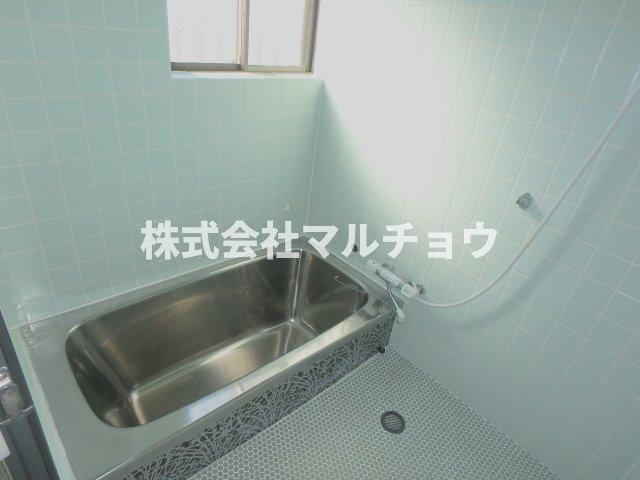 南紀の台一戸建の浴室|ゆったり過ごせるお風呂です