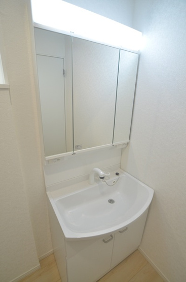 【洗面所】 | 座間市相模が丘3丁目　新築戸建て　全3棟【仲介手数料無料】