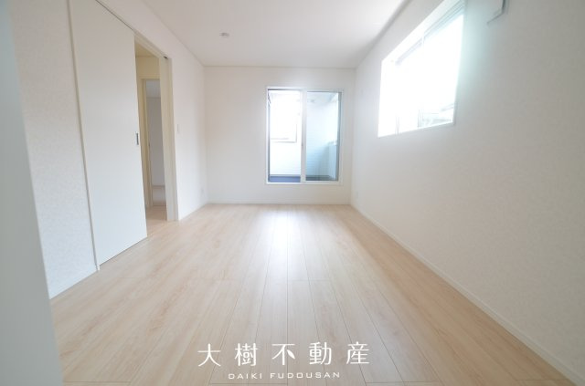 【洋室】 | 座間市相模が丘3丁目　新築戸建て　全3棟【仲介手数料無料】 | 2階　洋室1（8.2帖）
