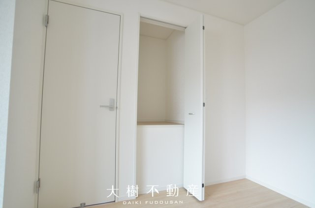 【洋室】 | 座間市相模が丘3丁目　新築戸建て　全3棟【仲介手数料無料】 | 2階　洋室2（6.7帖）クローゼット