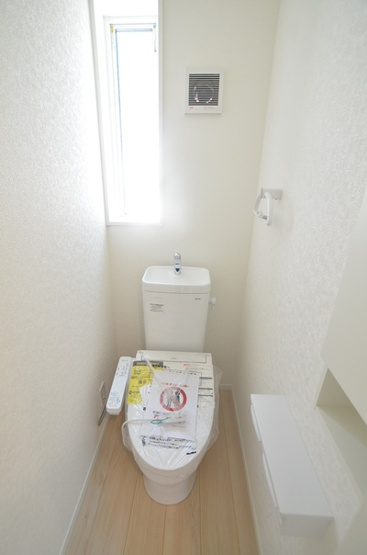【トイレ】 | 座間市相模が丘3丁目　新築戸建て　全3棟【仲介手数料無料】 | ２階