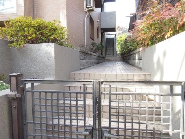 フォレスト岡本