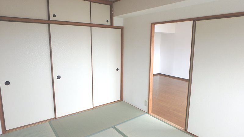 フォレスト岡本