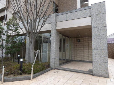 【エントランス】 | サーパス舟津町 | エントランス　※前回募集時／２０２１年１１月の写真