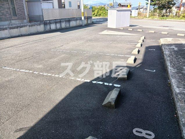 セカンド・アメニティ A棟の駐車場