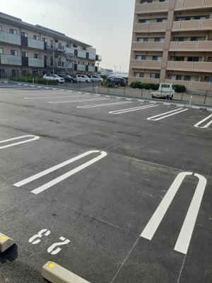 【駐車場】 | ノースグランパス | 車をお持ちの方に嬉しい駐車場付きの物件です