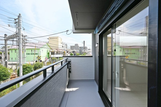 ブルーミングガーデン上田東町新築一戸建て│3LDK+並列駐車2台可（制限有）のバルコニー|2階バルコニーは標準で物干し金具が設置されています。