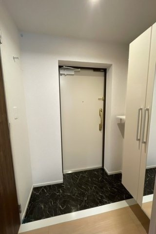 エイトウッズ淵野辺の玄関