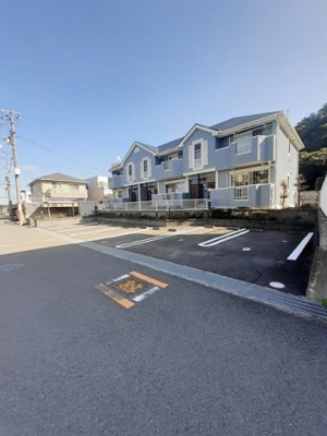 【駐車場】 | メゾンドヴェール西浜 | 駐車場があります