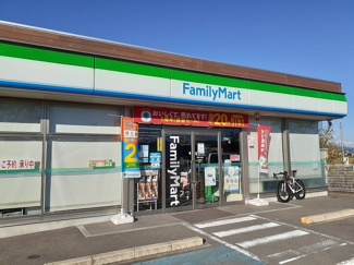 【周辺】 | オータム　ムーン | ファミリーマート和歌山里店様まで750m