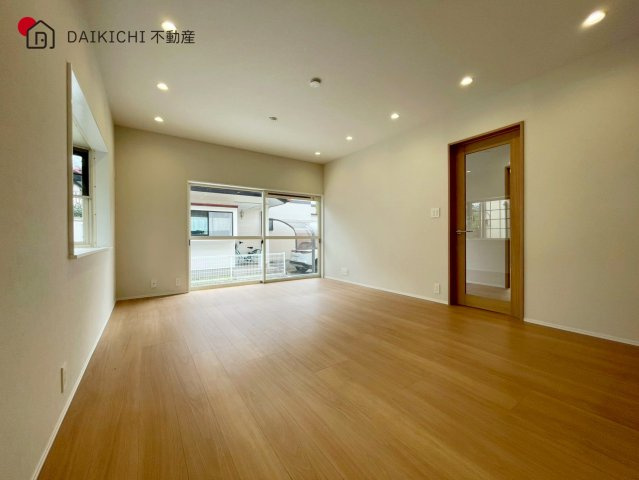 【居間・リビング】 | 鴻巣市中央7　中古戸建