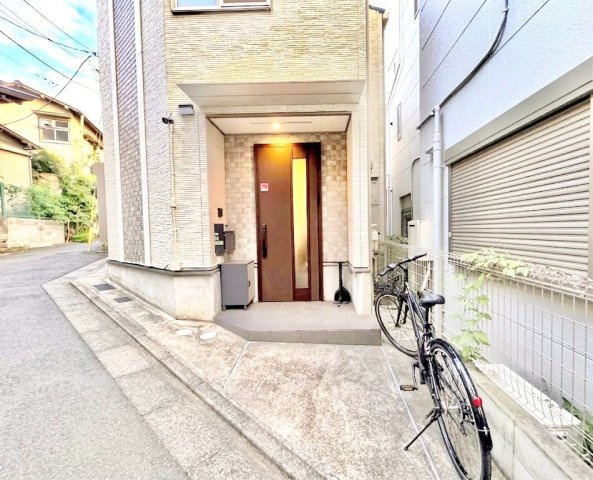 世田谷区池尻2丁目　中古戸建の外観|現地ご見学希望・資料請求などお気軽にお問い合わせ下さい！
03-5990-5201