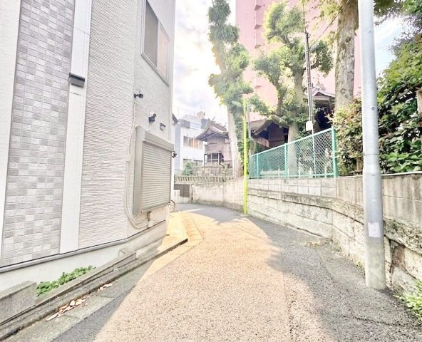 世田谷区池尻2丁目　中古戸建の前面道路含む現地写真|現地ご見学希望・資料請求などお気軽にお問い合わせ下さい！
03-5990-5201