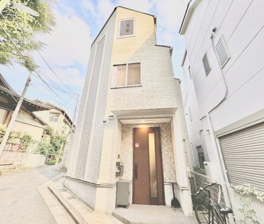 世田谷区池尻2丁目　中古戸建の外観|現地ご見学希望・資料請求などお気軽にお問い合わせ下さい！
03-5990-5201