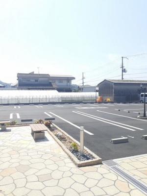 【駐車場】 | ヴァンヴェール西浜ＲＳ | 駐車場に車を止められます