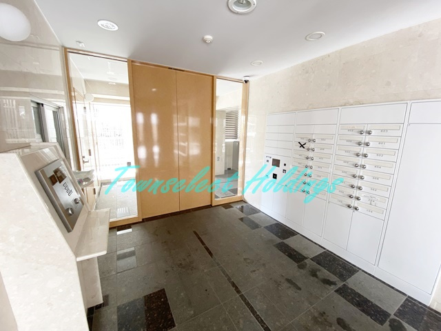 藤沢市片瀬海岸１丁目の賃貸マンションのエントランス|清潔感のあるエントランスです♪
