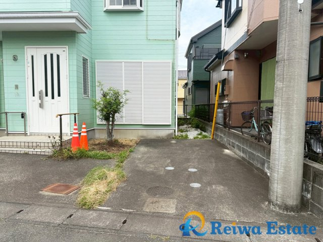 中古戸建　高座郡寒川町小谷2丁目の駐車場
