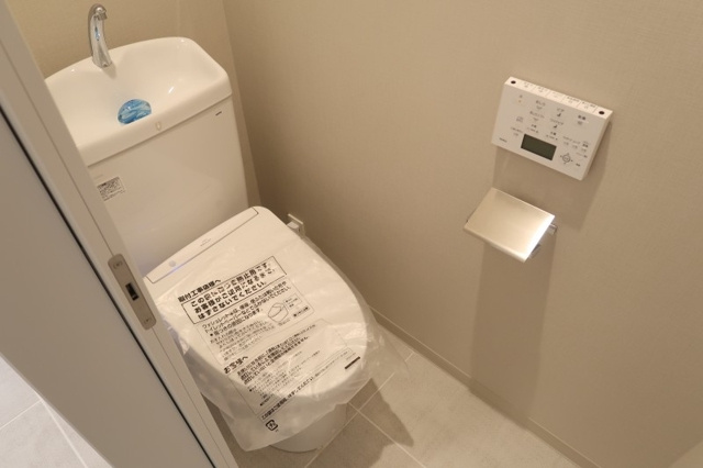 鎌倉市七里ガ浜１丁目の賃貸マンションのトイレ
