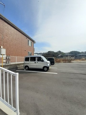 【駐車場】 | マ・メゾン吉備Ⅱ | 駐車場があるので、車を買う予定の方も安心です