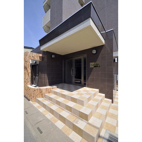 フルーヴ のエントランス