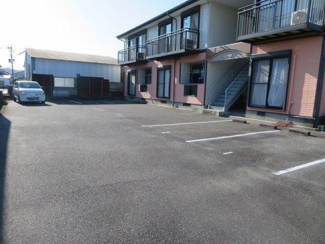 コーポフジの駐車場