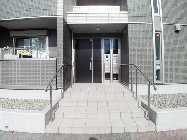 ディアコート住吉本町のエントランス