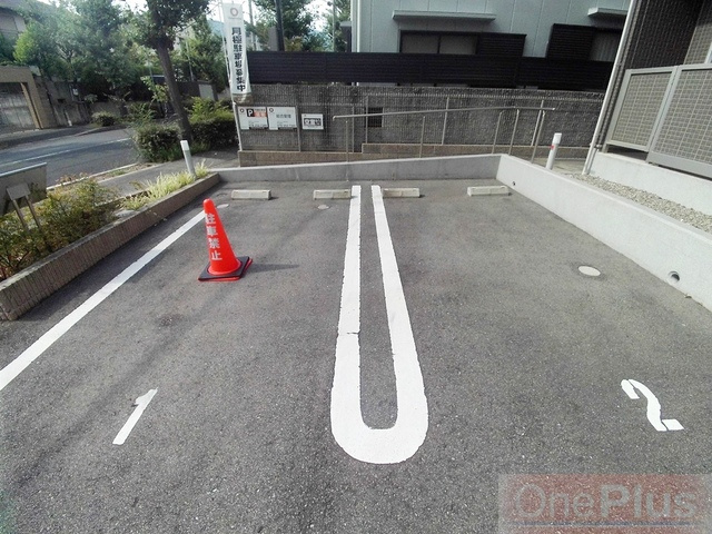 ディアコート住吉本町の駐車場
