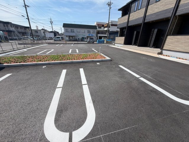 カーサ京ケ峰・イーストの駐車場